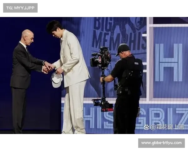 杨瀚森季前赛首秀展现差距 证明与姚明天赋存在明显差距